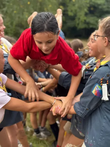 Clara-413-1758400888