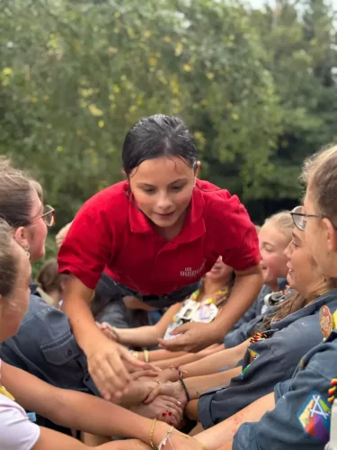 Clara-414-1758400888