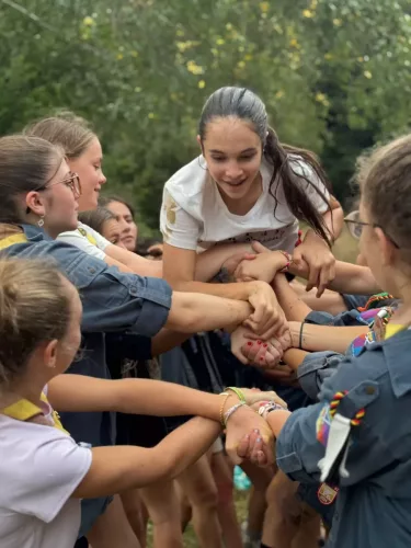 Clara-417-1758400890